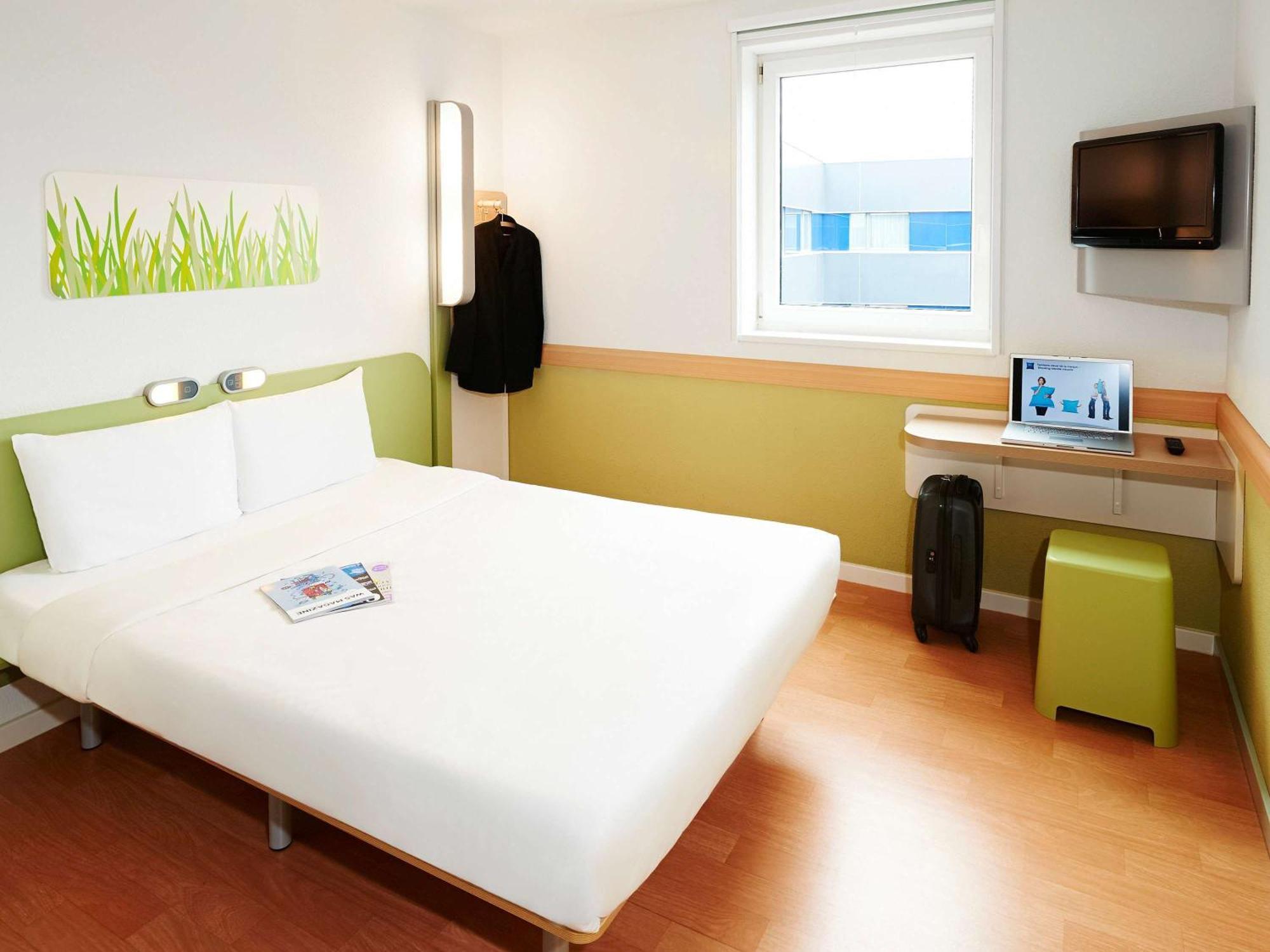 Ibis Budget Lons-Le-Saunier Lons-le-Saunier Exterior foto